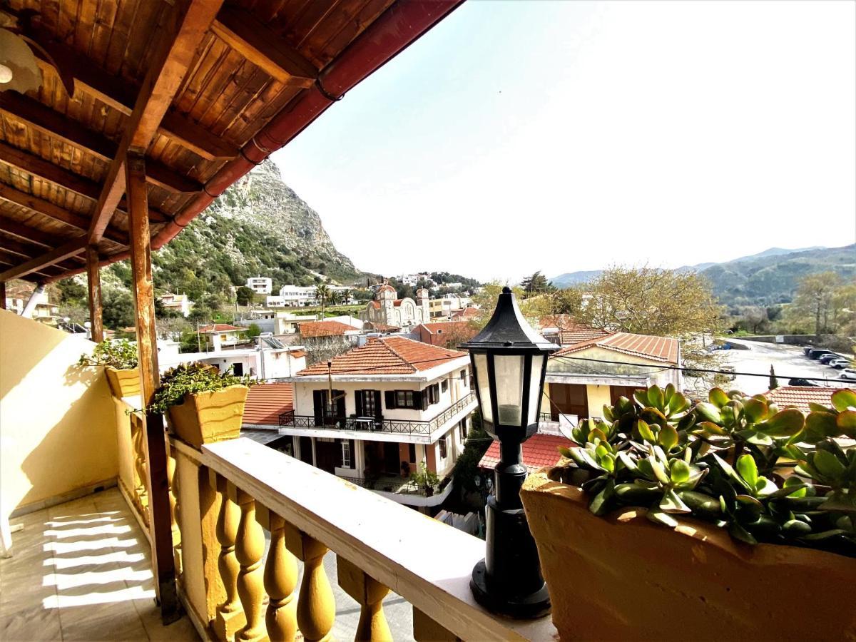 Costas Inn Spílion エクステリア 写真