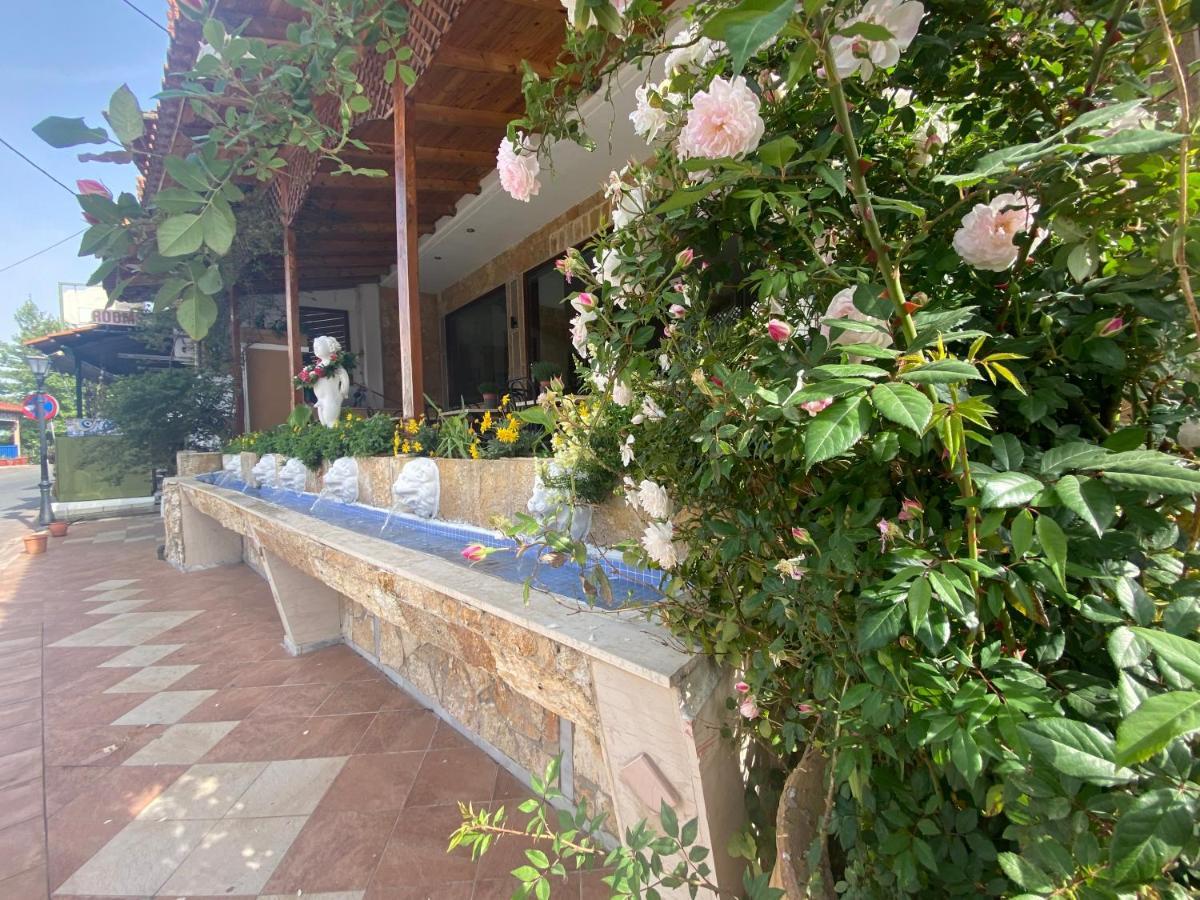 Costas Inn Spílion エクステリア 写真