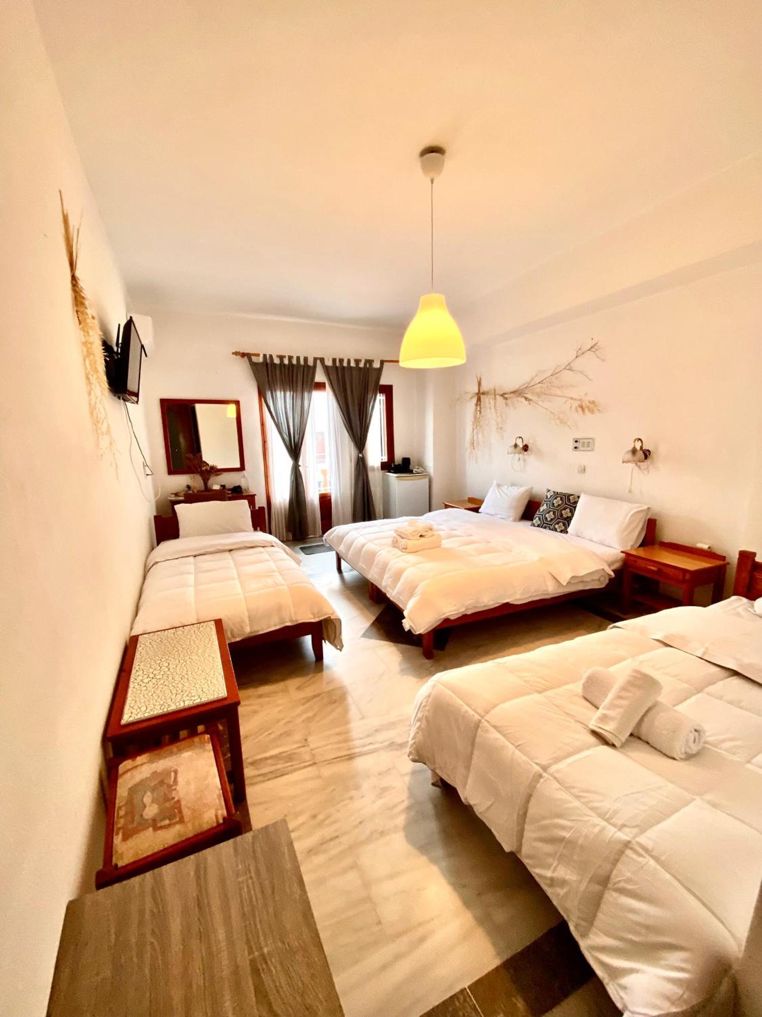 Costas Inn Spílion エクステリア 写真