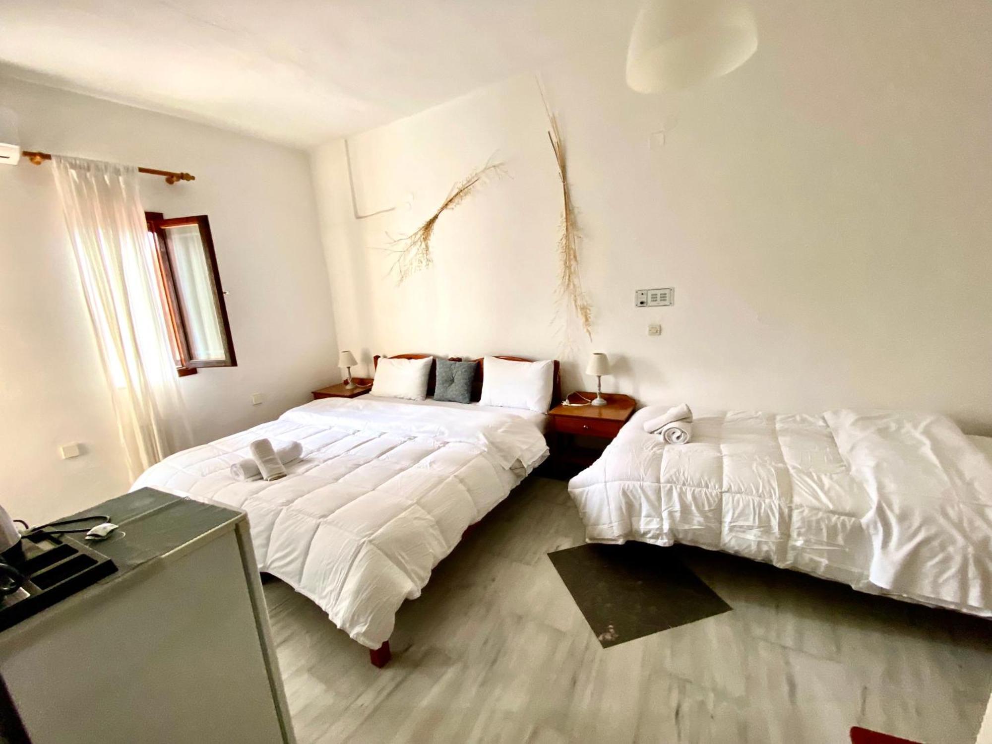 Costas Inn Spílion エクステリア 写真