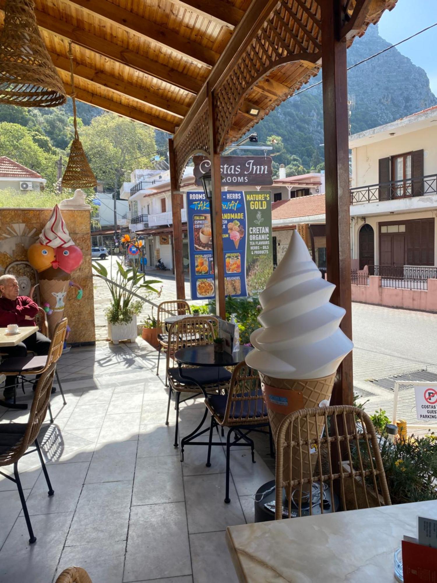 Costas Inn Spílion エクステリア 写真