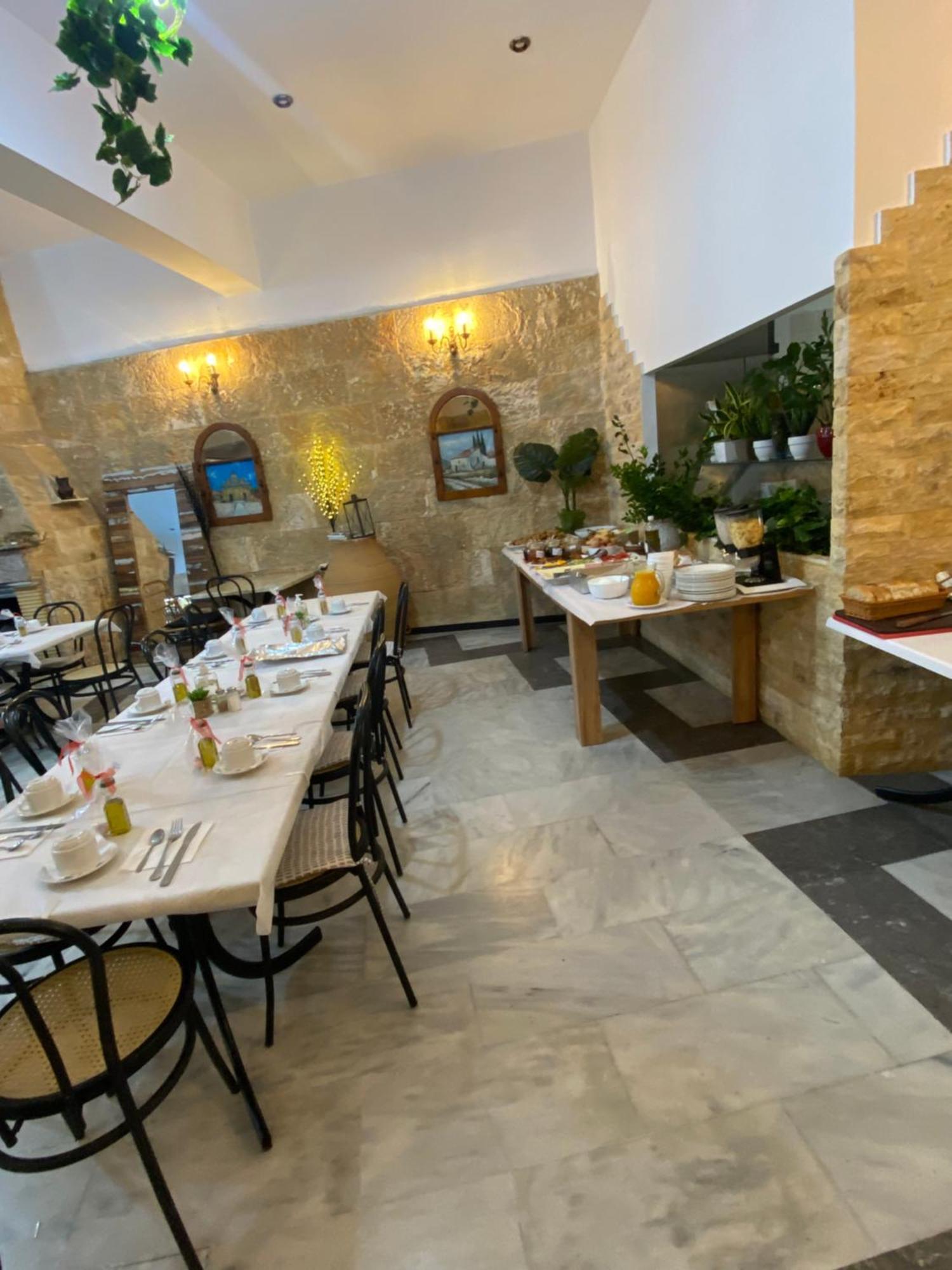Costas Inn Spílion エクステリア 写真