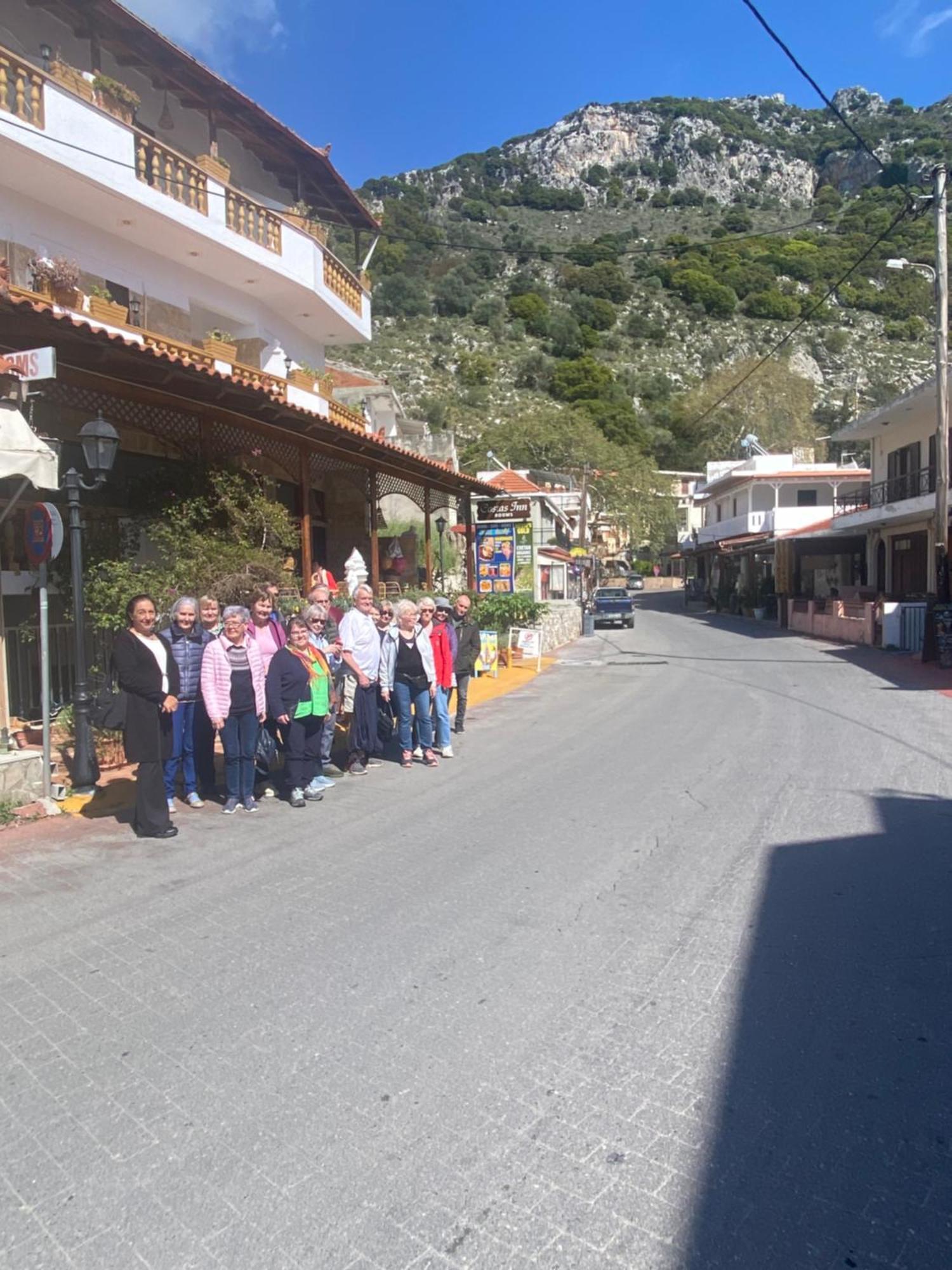 Costas Inn Spílion エクステリア 写真