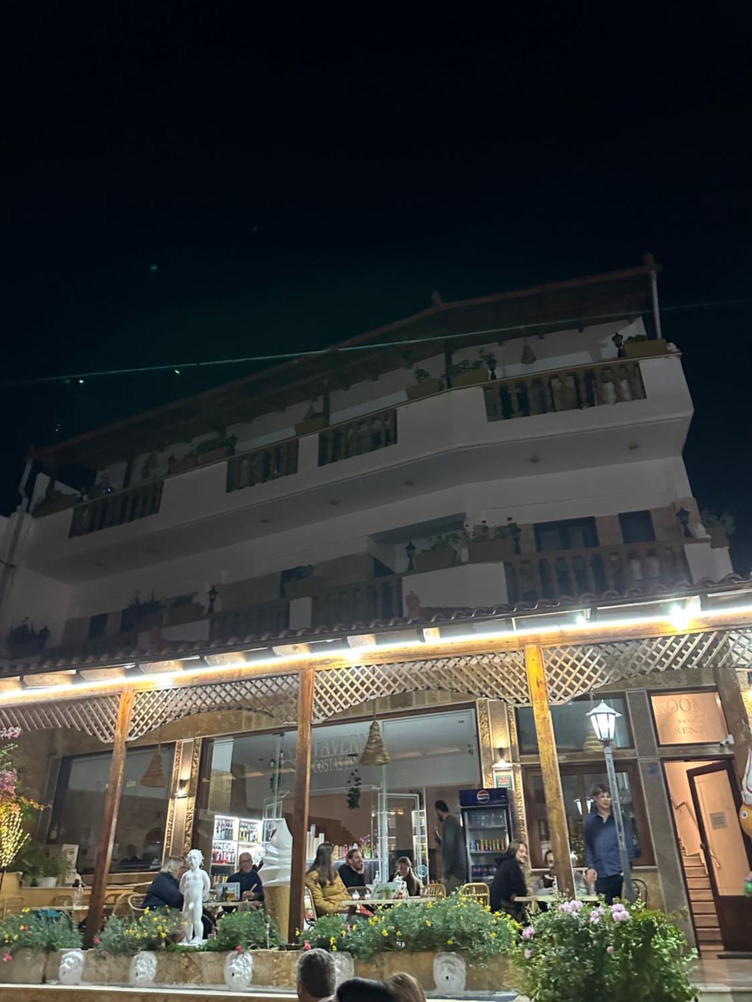 Costas Inn Spílion エクステリア 写真