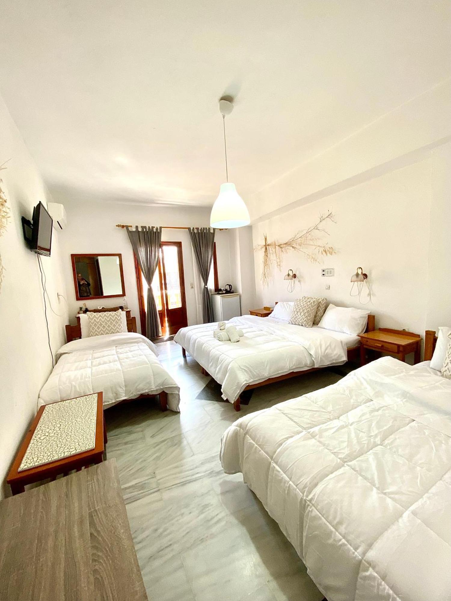 Costas Inn Spílion エクステリア 写真